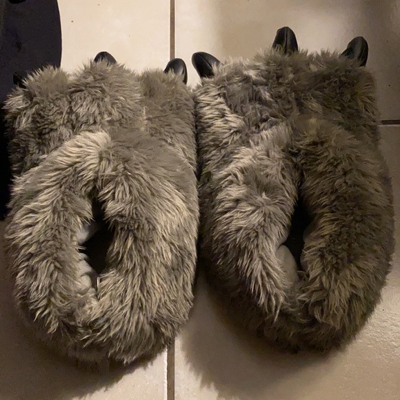 Monster house slippers size:9-10 - Picture 2 of 3